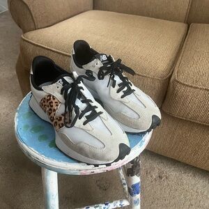 New Balance Monochrome 327 Sneakers